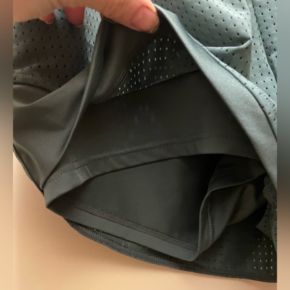 Halara workout shorts - Picture 4 of 4